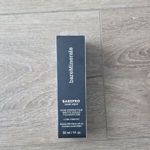 bareMinerals BAREPRO Matte Liquud Foundation Broad Spectrum SPF 20 Light 26 Cool